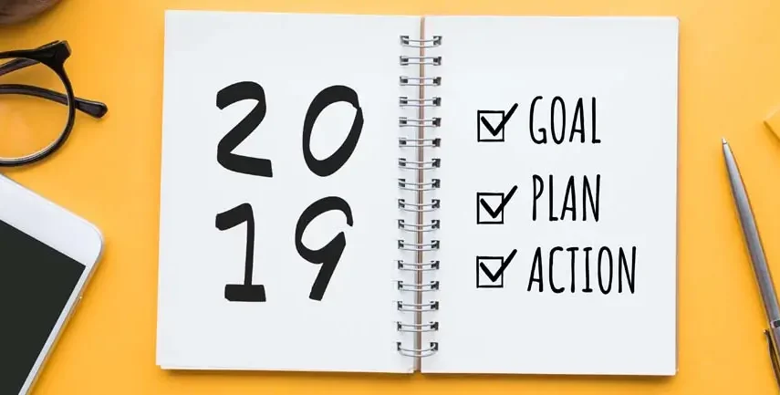 2019 written in an open notebook on a yellow background